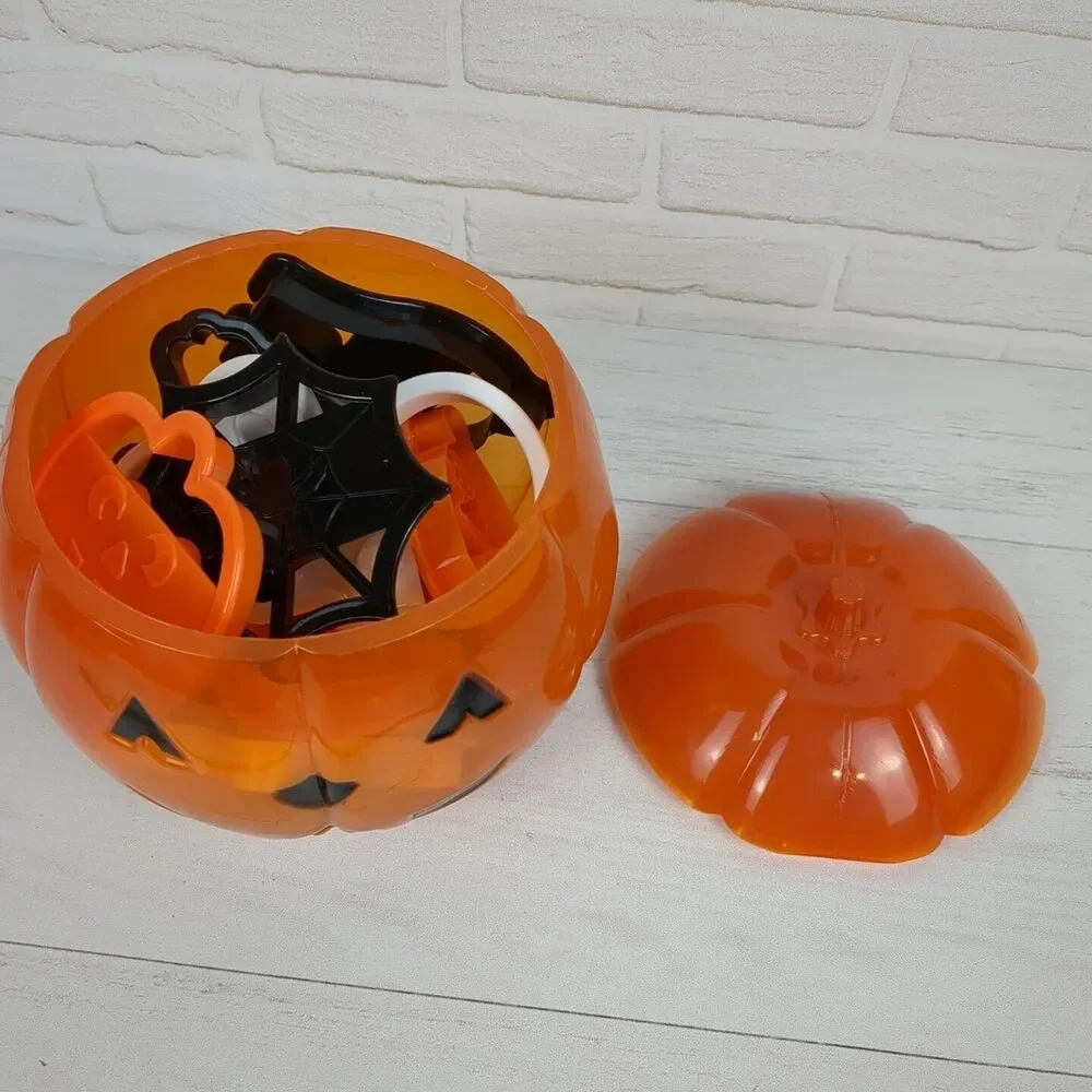 10 Wilton VTG Halloween Cookie Cutters Pumpkin Storage Container + 6 Metal 1996